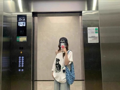 美式辣妹斜肩短袖t恤女夏季小狗印花宽松休闲慵懒高级感露肩上衣图5