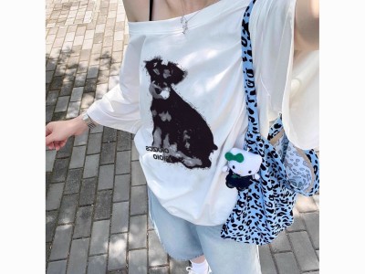 美式辣妹斜肩短袖t恤女夏季小狗印花宽松休闲慵懒高级感露肩上衣图7