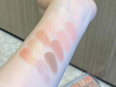 韩系早八必备12色消肿眼影2025新款珠光奶咖玫瑰光综合一体盘图5