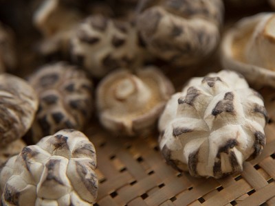 陕西秦岭花菇南北干货干香菇冬菇剪腿菌菇农产品产地批发食用菌菇图2