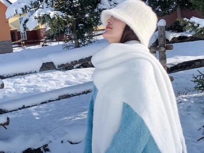 南木熊软糯蓝色围巾女冬季韩版百搭高级感保暖流苏大披肩纯色圣诞礼物图2