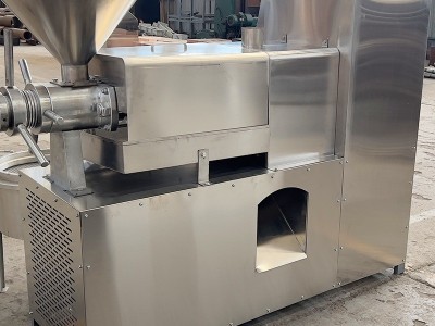 不锈钢小型螺旋榨油机全自动商用榨油机花生菜籽油榨滤一体机图4